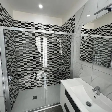 לינה וארוחת בוקר Napolitudine 4*